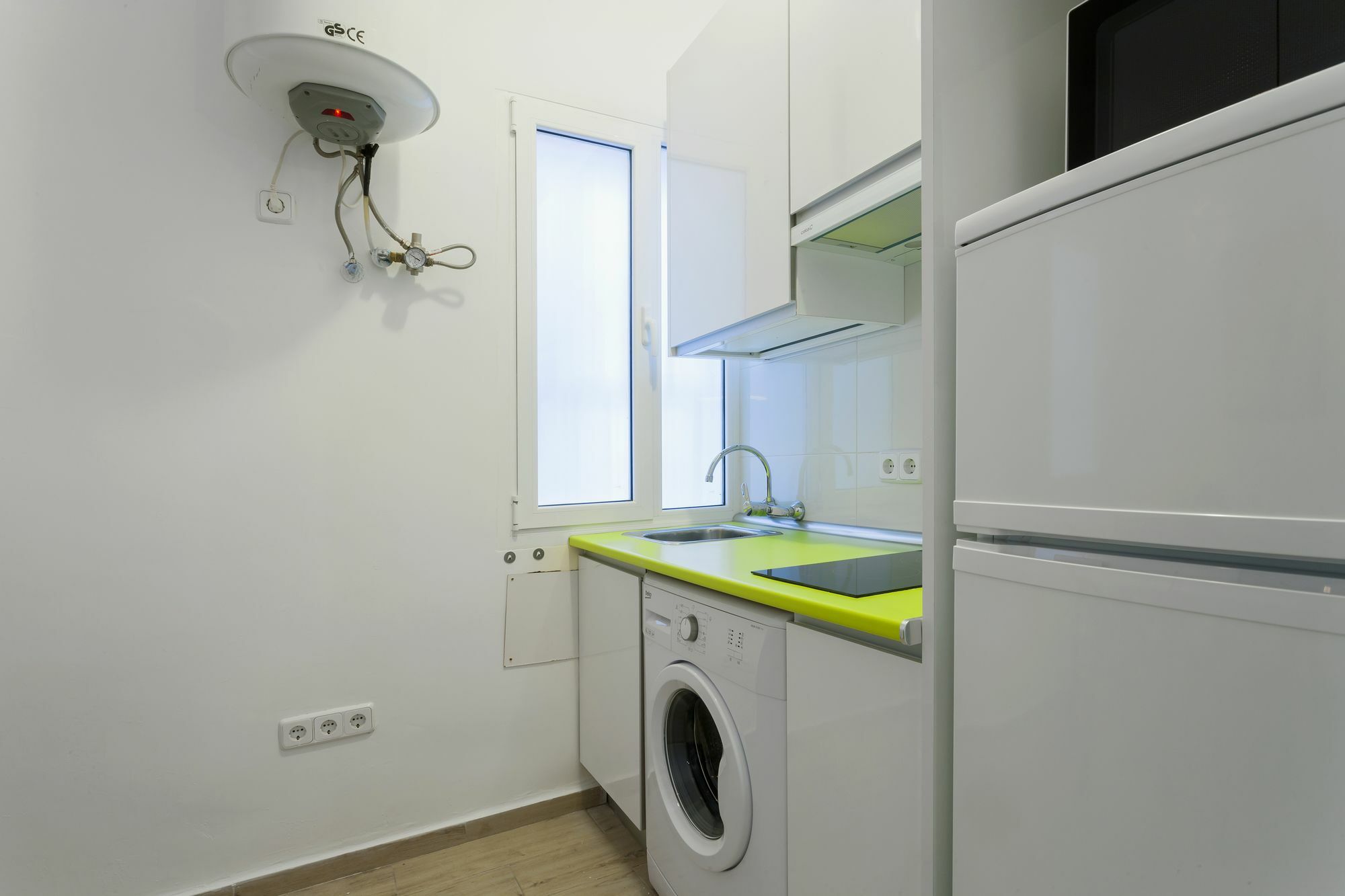 Dobo Rooms Ronda De Segovia Madrid Bagian luar foto