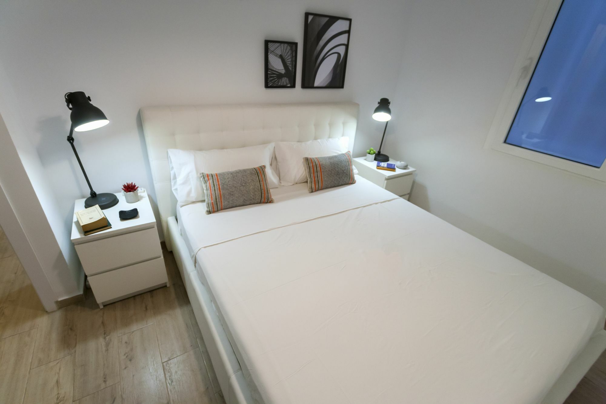 Dobo Rooms Ronda De Segovia Madrid Bagian luar foto