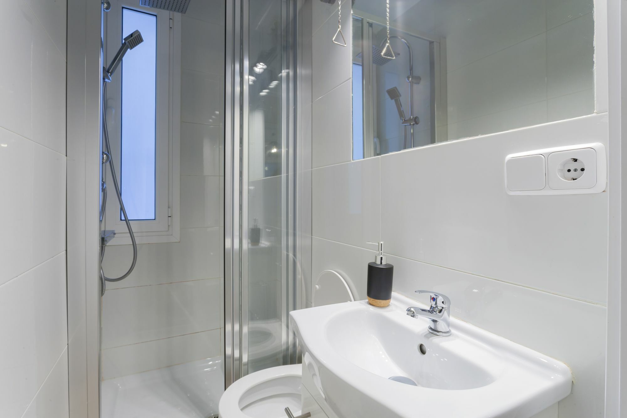 Dobo Rooms Ronda De Segovia Madrid Bagian luar foto